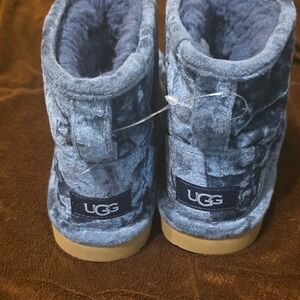 NWO BOX UGG Short Plush Boots in Blue Velvet